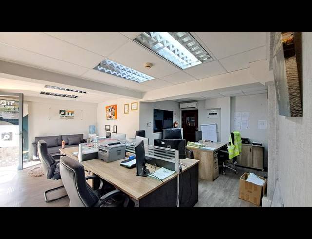 BUSINESS PROPERTY TO RENT IN ESSENWOOD